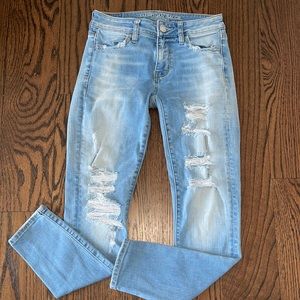 American Eagle Highwaisted Light Wash Jeans (0 Short)